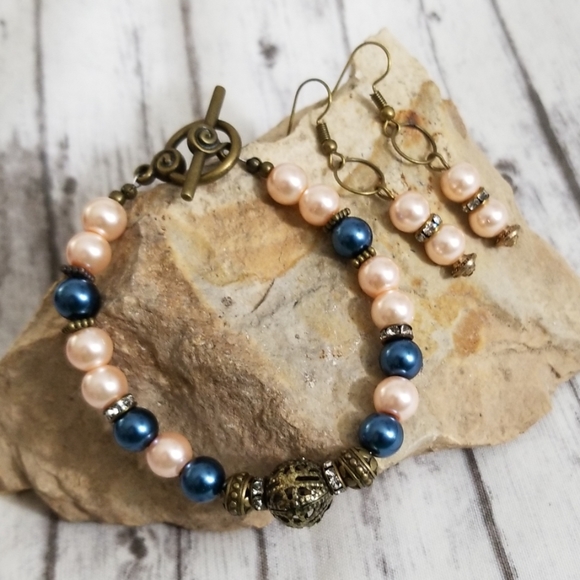 Midnight blue & peach glass pearl beaded bracele - Picture 2 of 8